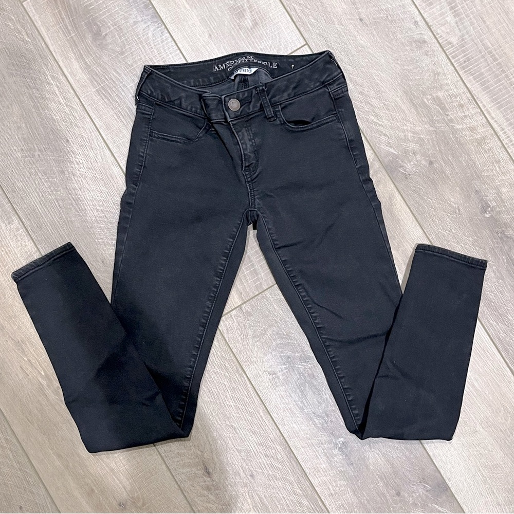 American Eagle women's size four super stretch skinny jeans. Good condition.